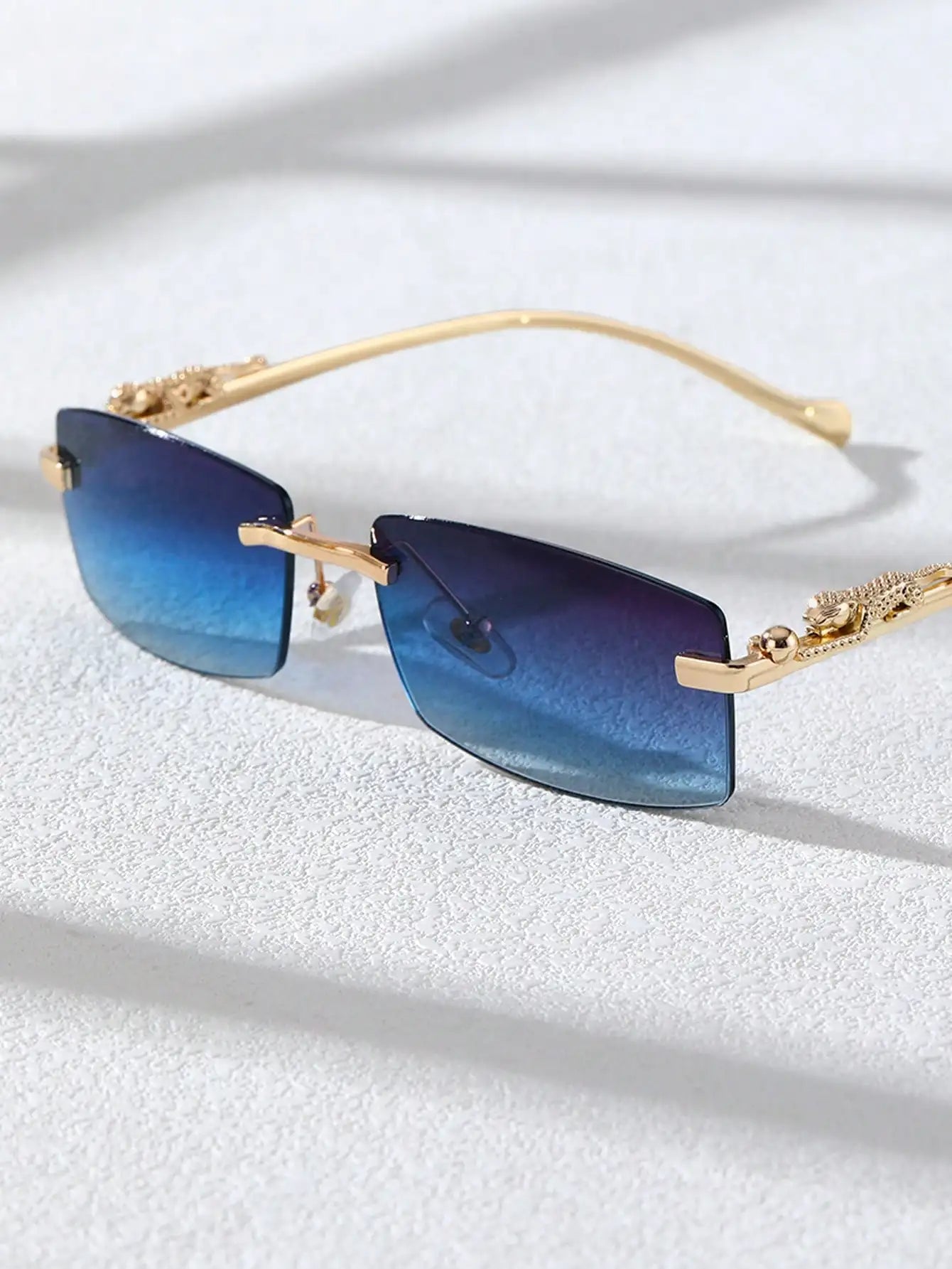 Stylische randlose Unisex-Brille mit elegantem Metallrahmen – modern, leicht & perfekt für Fashion-Looks oder Street-Style-Snaps. Ein Must-have für Trendsetter! Jetzt im Angebot: Wähle 1 oder 2 Stück & setze ein Statement!