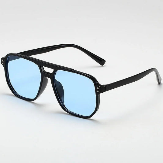 Sonnenbrille mit Statement – Quadratisch, Schwarz, UV400, Unisex
