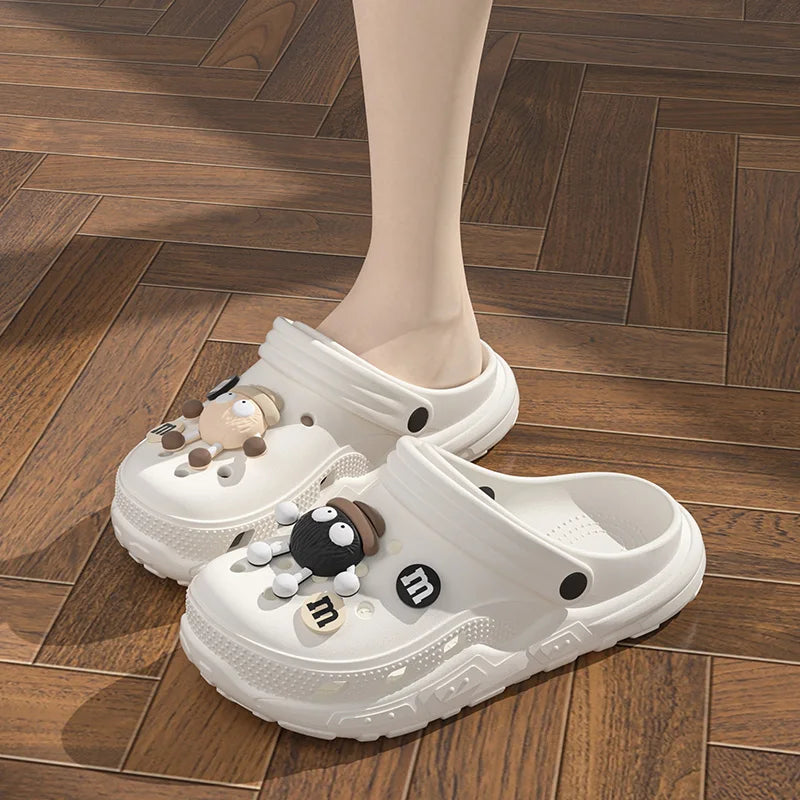 Kreuz-Clogs mit Charms – Bequeme Hausschuhe für die ganze Familie