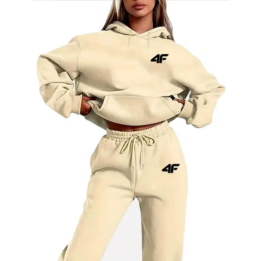 Zweiteiliges Damen-Joggingoutfit – Figurbetont & Trendy