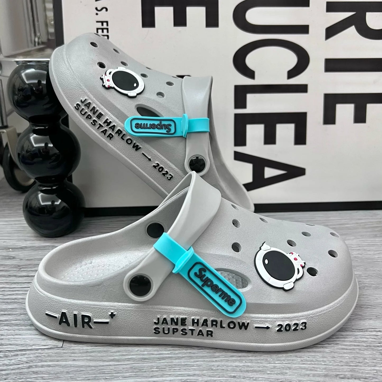 Leichte Strand- & Hausschuhe – EVA Clogs mit Lochdesign