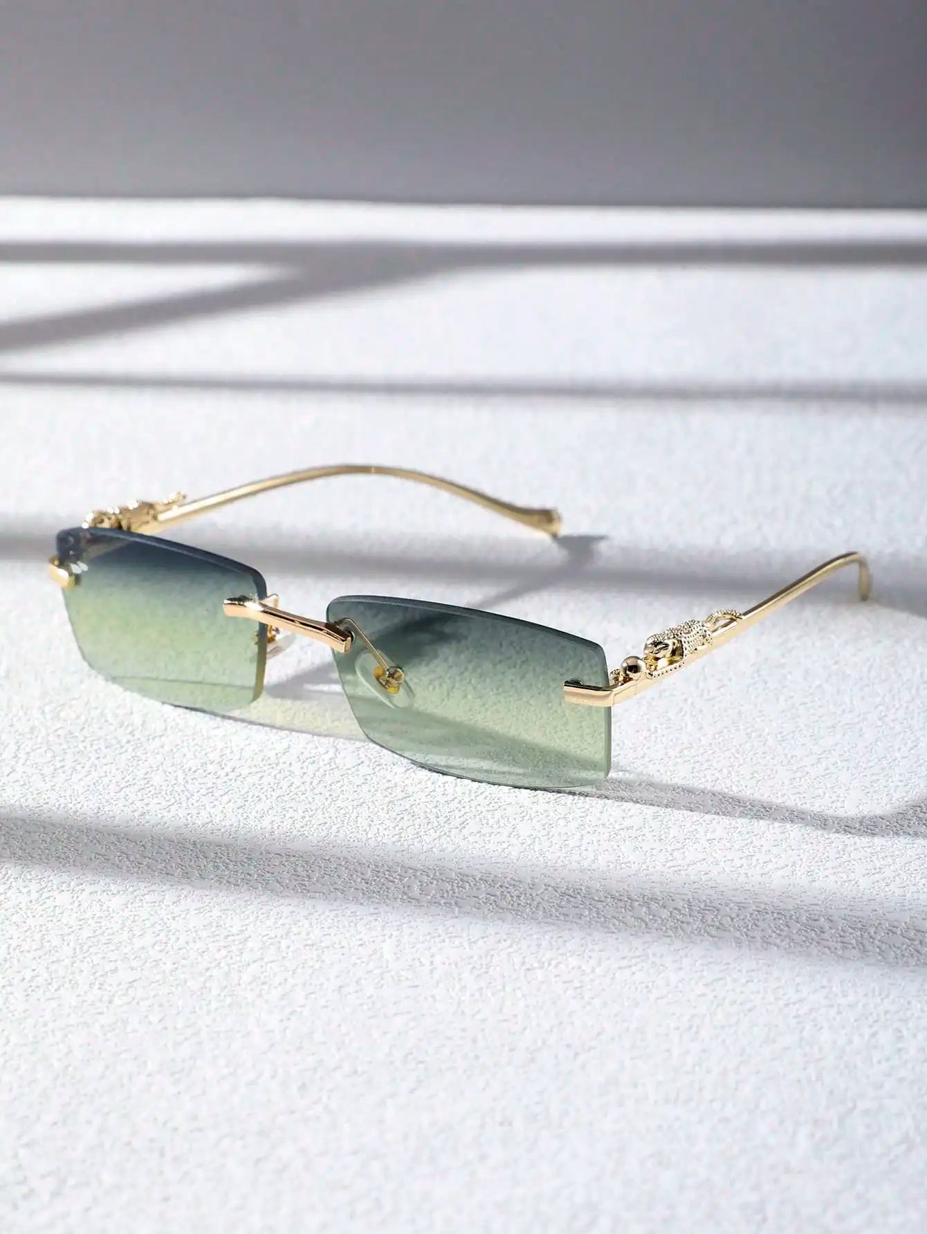 Stylische randlose Unisex-Brille mit elegantem Metallrahmen – modern, leicht & perfekt für Fashion-Looks oder Street-Style-Snaps. Ein Must-have für Trendsetter! Jetzt im Angebot: Wähle 1 oder 2 Stück & setze ein Statement!