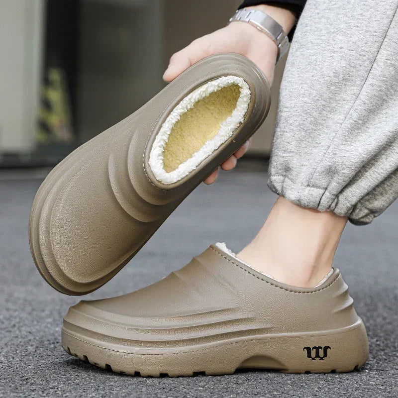 „FrostGuard™ Herren Hausschuhe – Warm gefüttert & wetterfest“