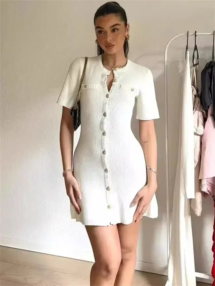 Elegantes Rippstrick-Kleid mit Hoher Taille – Trendy & Feminin