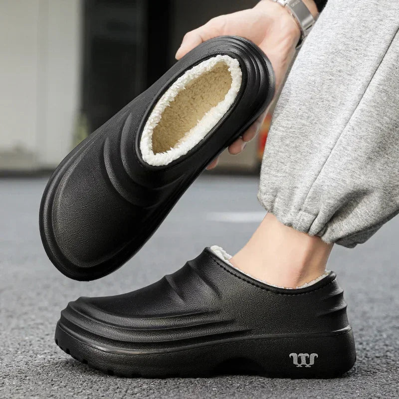 „FrostGuard™ Herren Hausschuhe – Warm gefüttert & wetterfest“